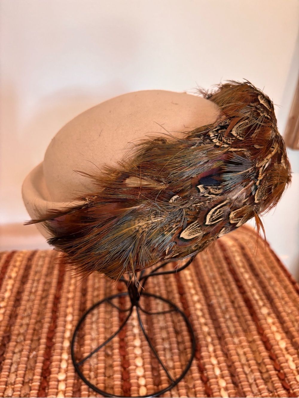 Vintage Neumann-Endler LUXOR Cream 100% Wool Pheasant Feather Cloche 1950 1960